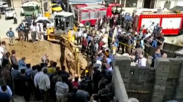 فیلم صحنه مرگ مرد سنندجی / زیر آوار مرگ زنده زنده دفن شد