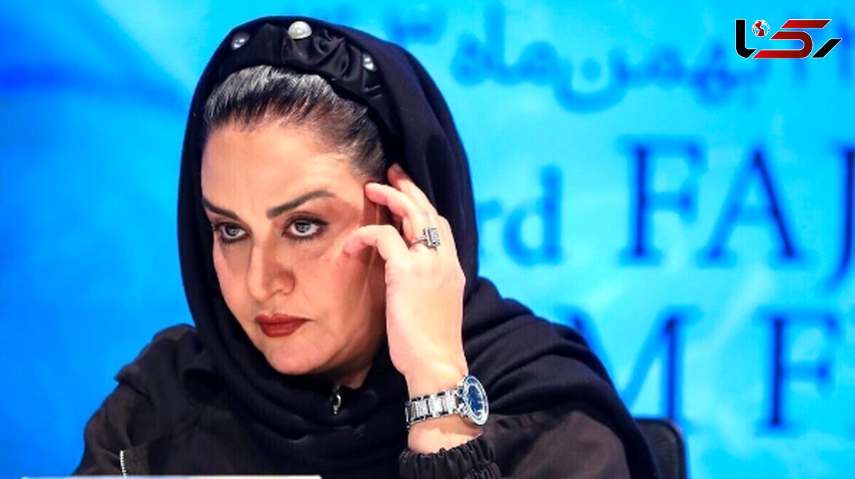 چادر سر کردن زیبای مریلا زارعی و لحظه خادم شدنش در حرم حضرت معصومه(س) در قم/ چقدر برازنده و اصیل+عکس