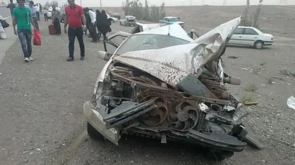 6 کشته و زخمی در تصادف 2 پژو در جاده بیابانک