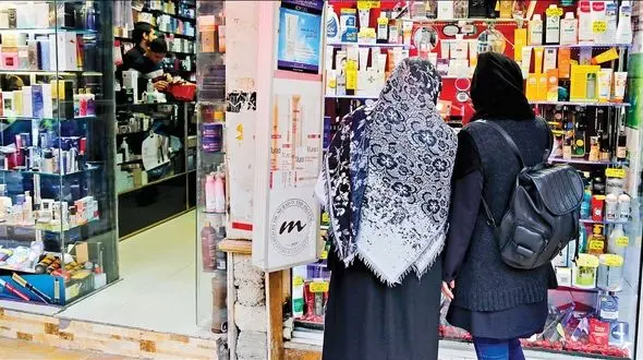 ایرانی‌ها 5 برابر کشورهای غرب آسیا لوازم آرایشی می‌خرند + فیلم
