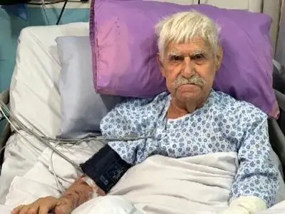 فیلم/ صدایی که برای همیشه خاموش شد؛ آخرین صحبت های مرحوم عنایت بخشی از روی تخت بیمارستان / روخش شاد