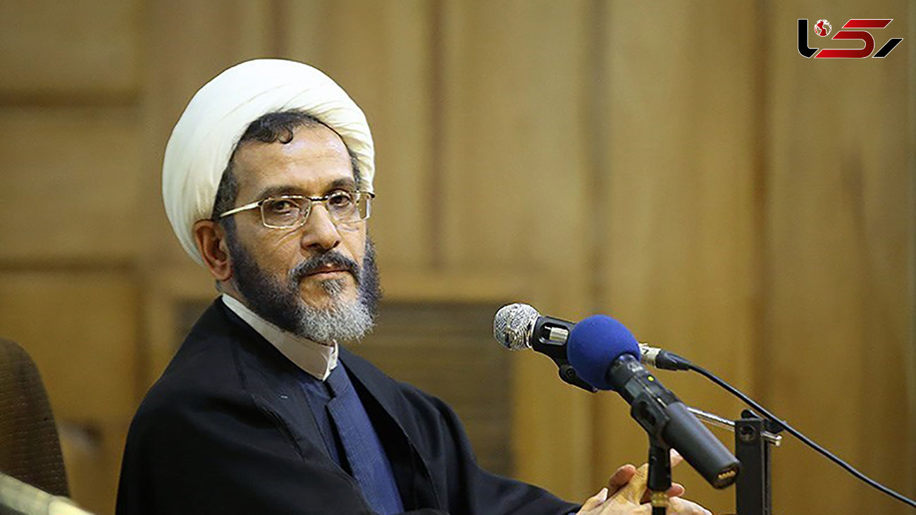 هرکس نمی تواند حضور یک زن را تحمل کند برود!/ قانون اساسی به حالت تعلیق در آمده است/ قانون جدید همیشه بهتر است