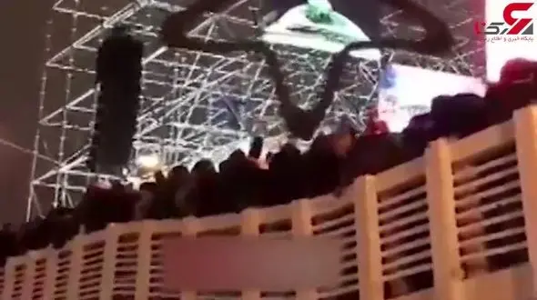 لحظه فروریختن یک پل در جشن سال نو مسکو + فیلم و عکس