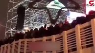 لحظه فروریختن یک پل در جشن سال نو مسکو + فیلم و عکس