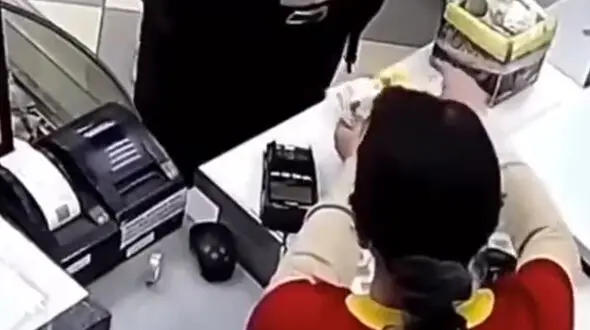 شگرد این دزد را ببینید شوکه می شوید / این سارق یه شعبده باز است! + فیلم 