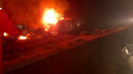 عکس تصادف آتشین 2 تریلی حمل گاز/ تانکر بیرون جاده پرتاب شد