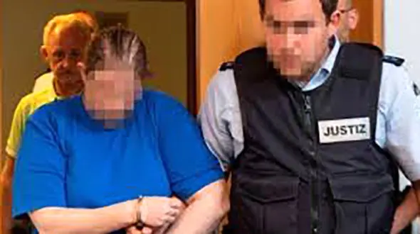 مادری پسرش را فروخت ! / محکومیت مادر و خریدار پسر بچه ! + عکس ها