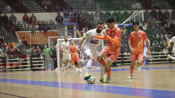 جنجال بزرگ هفته فوتسال به خاطر یک بطری آب شروع شد + فیلم