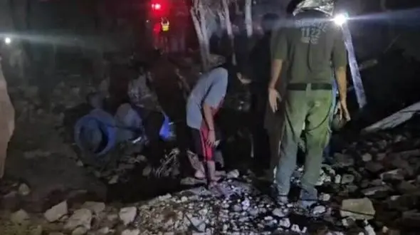 انفجار در کارخانه ترقه سازی / ۱۴ کشته و زخمی + عکس