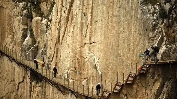 خطرناک‌ترین پیاده‌راه جهان کجاست؟+تصاویر