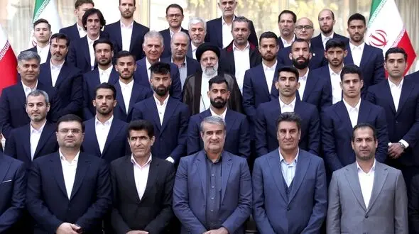 فریم باقی مانده از حضور ملی پوشان در دیدار با رئیس جمهور