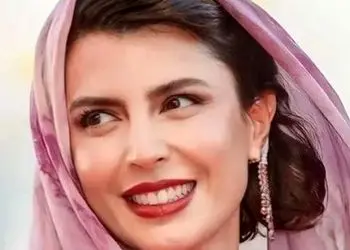 عکس ها / طراحی خلاقانه فضای داخلی خانه لیلا حاتمی /  تلفیقی از سادگی، عشق و مدرنیته با مبلمان سفید، آباژور رومیزی و کتابخانه بزرگ  ...