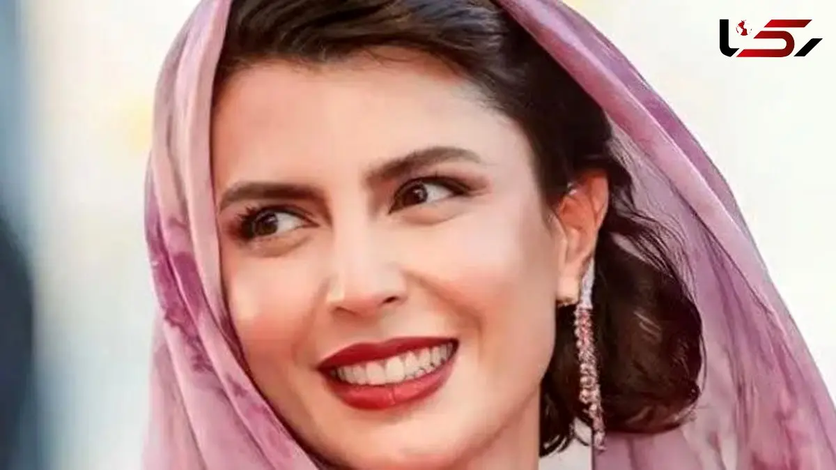 عکس ها / طراحی خلاقانه فضای داخلی خانه لیلا حاتمی /  تلفیقی از سادگی، عشق و مدرنیته با مبلمان سفید، آباژور رومیزی و کتابخانه بزرگ  ...