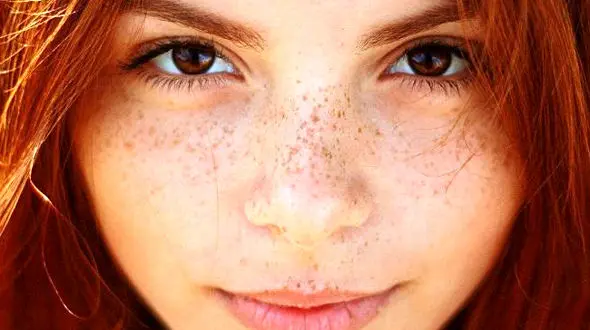 واکنش عجیب بازیگر زن سینمای ایران به تتوی کک‌و مک در صورت دختران! + عکس