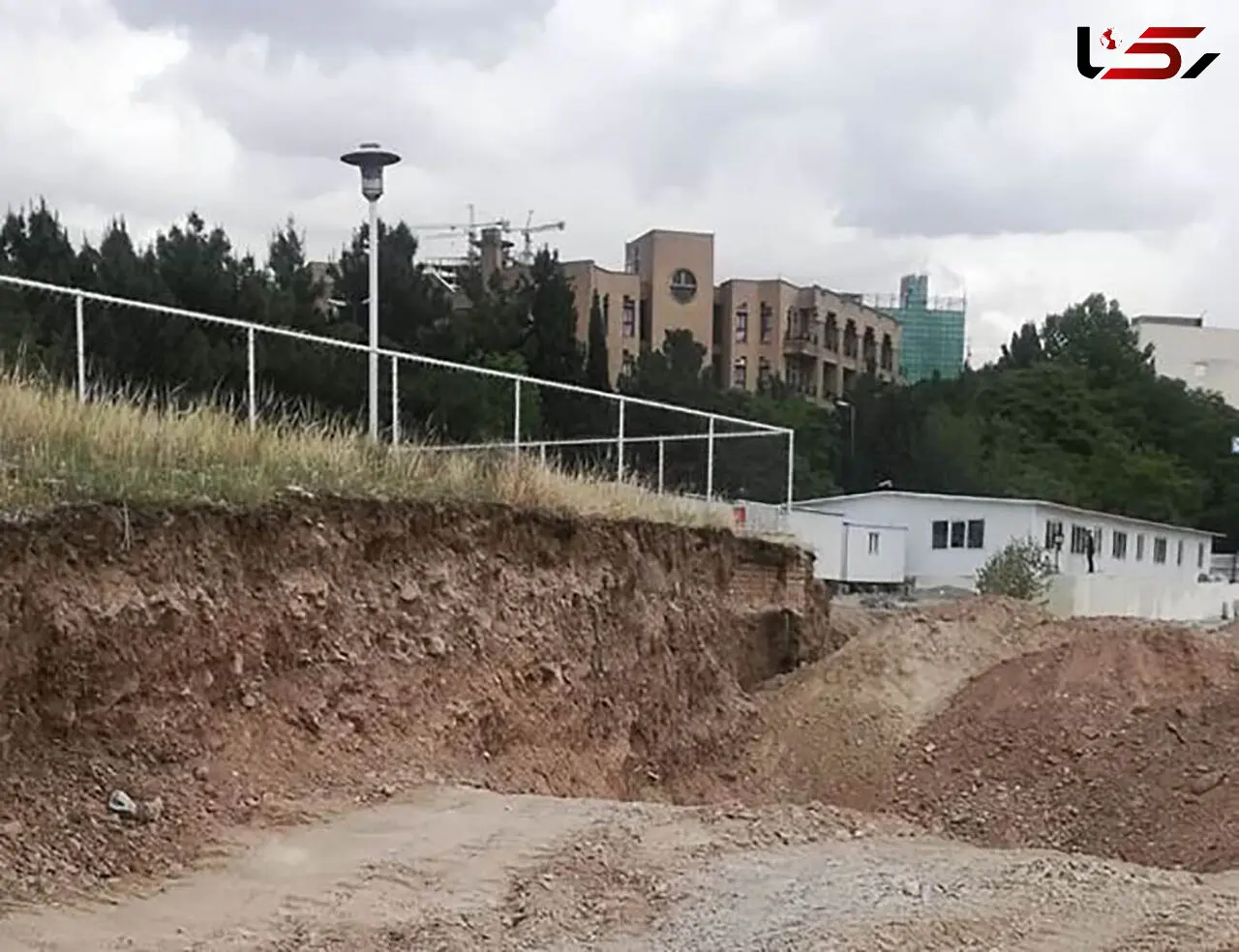 گودبرداری در حریم تنها ایستگاه هواشناسی مرکز تهران

