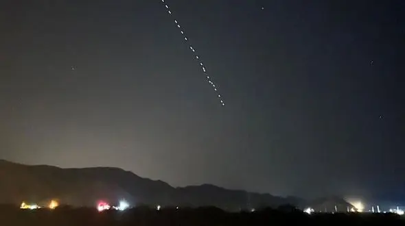 ماجرای اشیا نورانی متحرک در آسمان فردیس چه بود؟ / سپاه: بادکنک بود