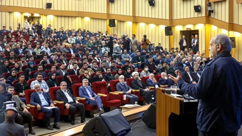 مسعود پزشکیان، رئیس‌جمهور در دانشگاه شهید بهشتی.jpg 1