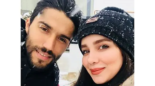 اولین عکس از همسر سید حسین حسینی / دلخوری از گل های انگلیس به ایران 