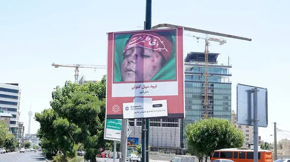 اکران تصاویر شهدای حملات رژیم صهیونیستی به تهران؛ گرامیداشت جان‌فشانی همه اقشار ملت