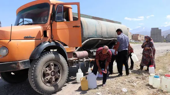 وصل شدن آب مشگین شهر 2 روز طول می کشد/ آبرسانی با تانکر ادامه دارد + تصاویر