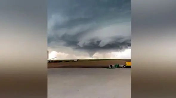 فیلمی از وقوع طوفان در یکی از مناطق آمریکا