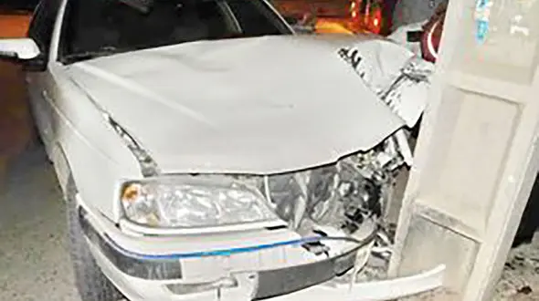 برخورد پژو پارس با تیر چراغ برق در آزادگان یک قربانی گرفت