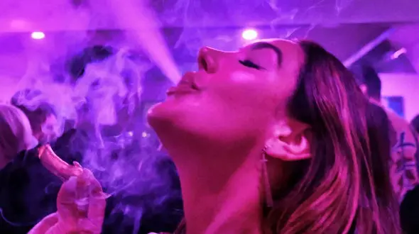 جشن ماری‌جوانا در کنار عیدهای مذهبی /  ۴/۲۰ چگونه به یک پدیده تبدیل شد؟ + عکس ها