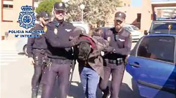 خبر تکاندهنده / پسر 26 ساله مادرش را خورد + عکس