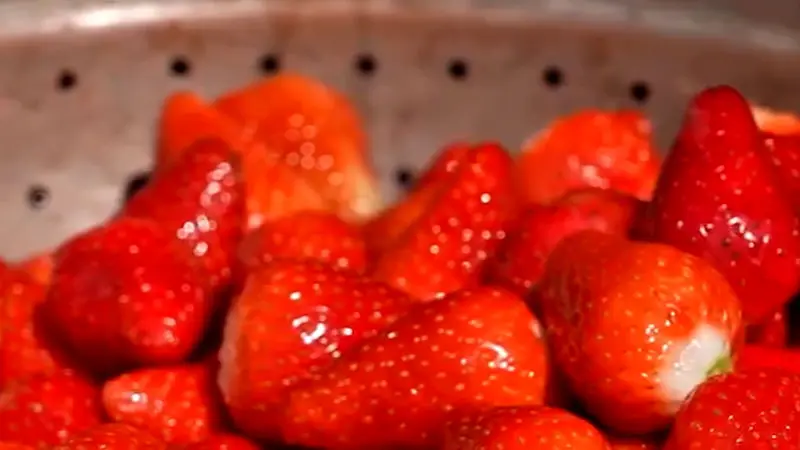 کروسان توت‌فرنگی