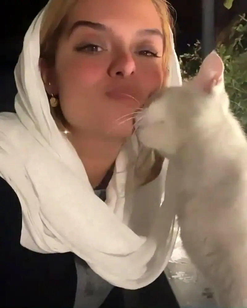 عشق ئنیا مدنی به گربه