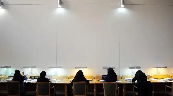 تعلیق عضویت ۱۲ نفر از خانم ها در کتابخانه ملی به دلیل عدم حجاب !