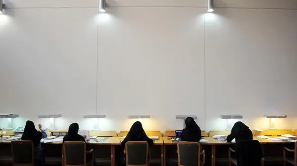 تعلیق عضویت ۱۲ نفر از خانم ها در کتابخانه ملی به دلیل عدم حجاب !