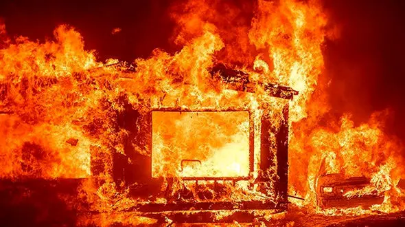 مرگ سوزناک 2 زن و 3 کودک در آتش سوزی هولناک ساختمان / 36 نفر زخمی شدند