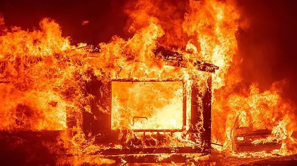 مرگ سوزناک 2 زن و 3 کودک در آتش سوزی هولناک ساختمان / 36 نفر زخمی شدند