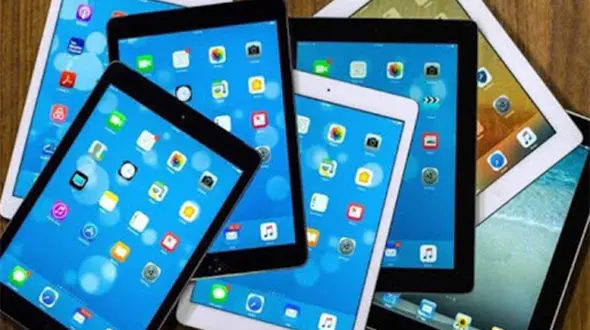 یک معلم ارث خود را صرف خرید تبلت برای دانش آموزان فقیر کرد