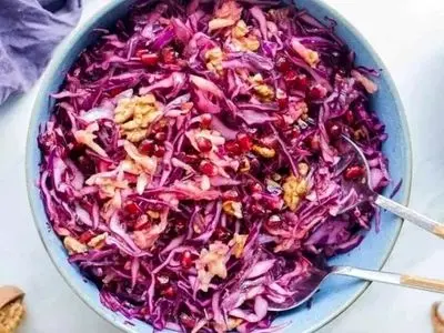 شب یلدا با سالاد انار و کلم قرمز؛ خوش‌ طعم و خوشرنگ