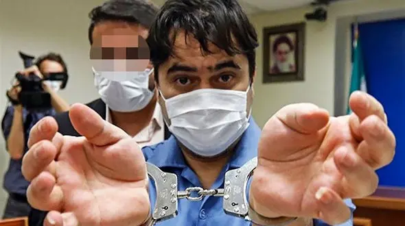 فیلم دیده نشده از تماس تلفنی روح الله زم با پدرش