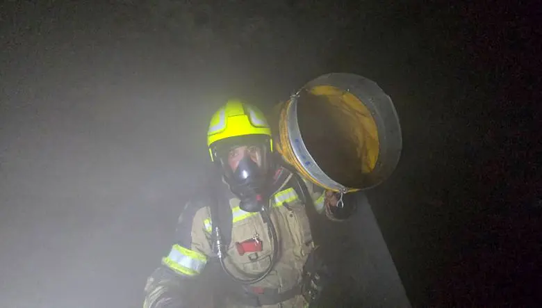 معجزه در خیابان 12  فروردین / 24 نفر از زیر خاکستر بیرون آمدند + فیلم