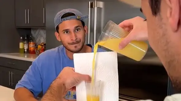 شعبده‌بازی باورنکردنی؛ این شخص چطور چنین کاری کرد؟ + فیلم