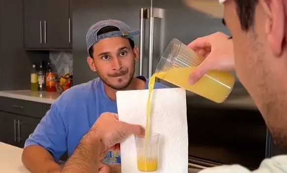 شعبده‌بازی باورنکردنی؛ این شخص چطور چنین کاری کرد؟