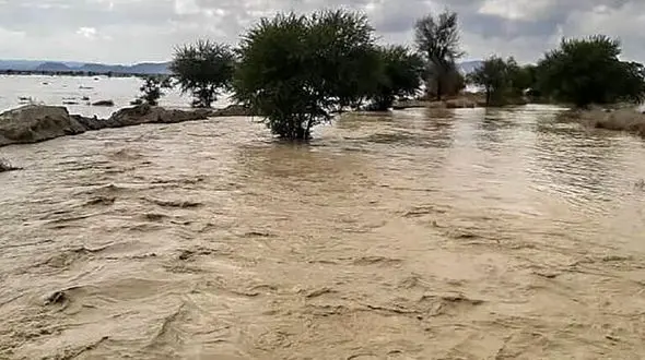 فیلم لحظه سیل در سیستان و بلوچستان / هشدار قرمز به حاشیه نشین های رودهای محلی