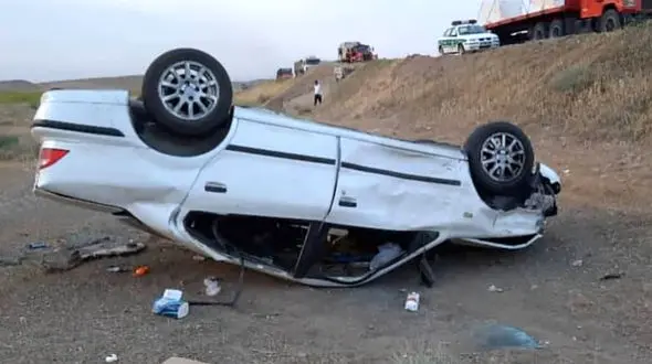 عکس های سمند چپ کرده در ساوه/ یک نفر کشته شد