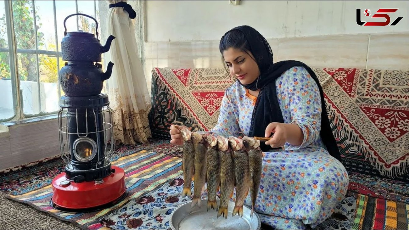 فیلم/ پخت 8 ماهی قزل آلای رودخانه‌ای در یک روز بارانی به سبک دختر جوان کردستانی 