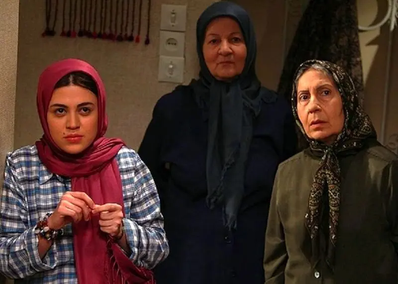 شیرین یزدان بخش در بوسیدن روی ماه