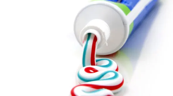 با خمیردندان چه کارهایی می شود کرد؟ + فیلم