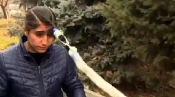 قدرت عجیبی که موهای این دختر جوان دارد ! +فیلم و عکس