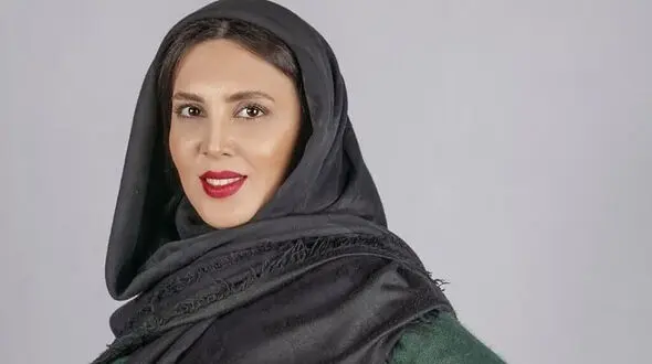 عکس خواهر فوق زیبای لیلا بلوکات کنار ساحل ! / شباهت زیاده اما کدام جذاب ترند ! 