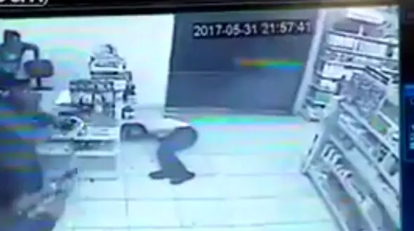 دزد بدشانس به کاهدان زد! + فیلم 
