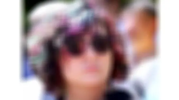 فیلم واکنش بازیگر گاندو به کشف حجاب خانم بازیگران در ختم حسام محمودی !