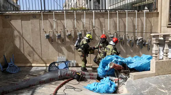 آتش‌سوزی هولناک در یک ساختمان مسکونی 5 طبقه در مرزداران تهران / 18 نفر نجات یافتند